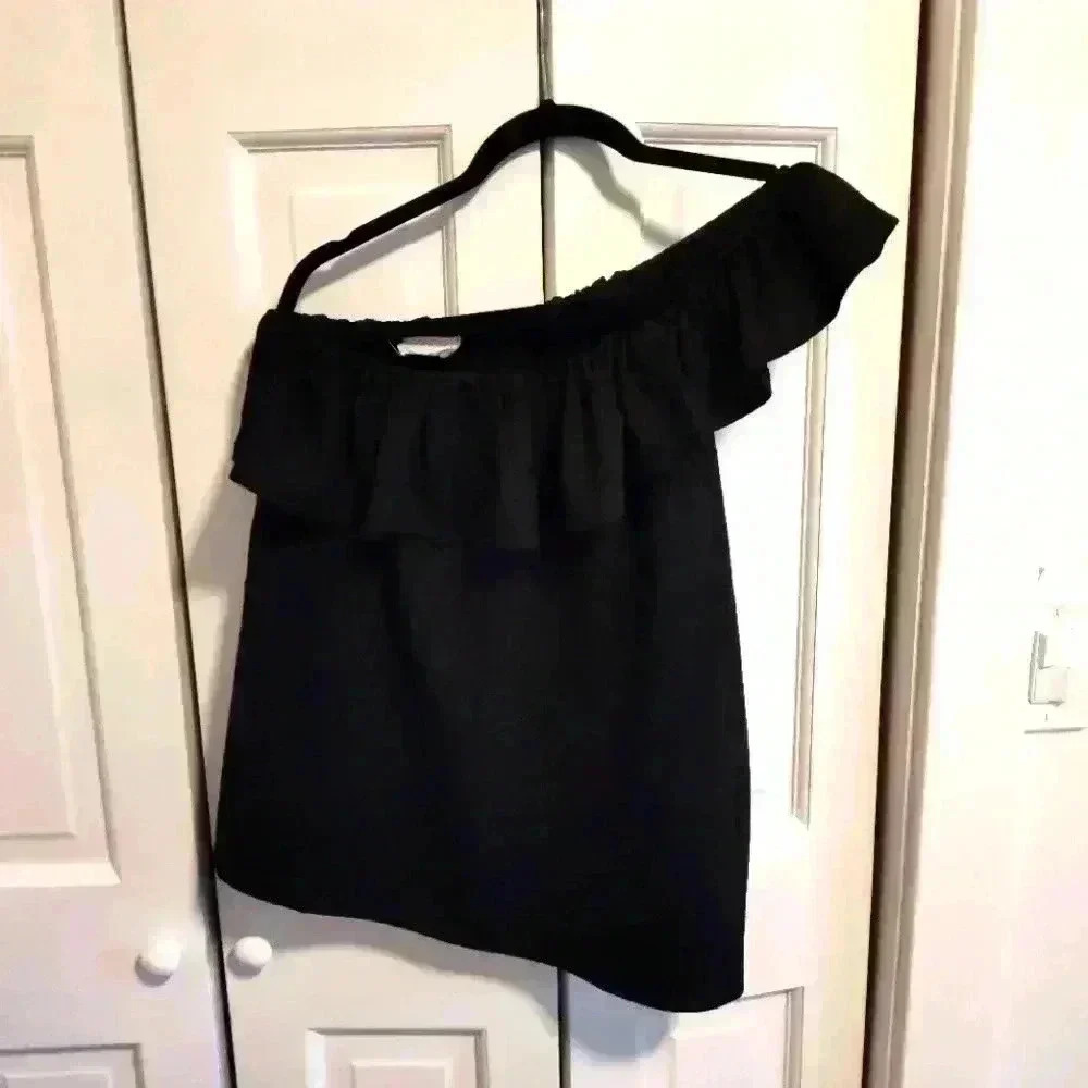 Ninexis Black One Shoulder top | Size Medium
